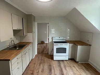 1370 W 73rd St #2 - Photo 3 of 12