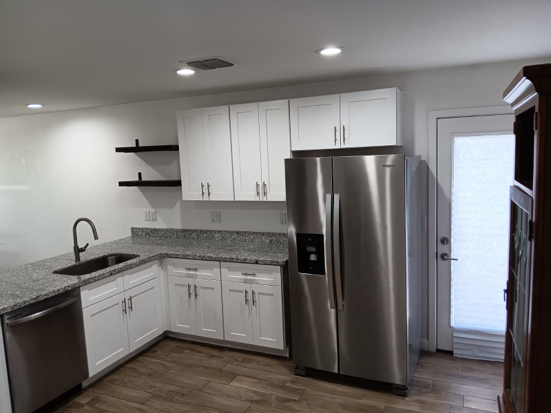 2138 W Madison St - Photo 2 of 10