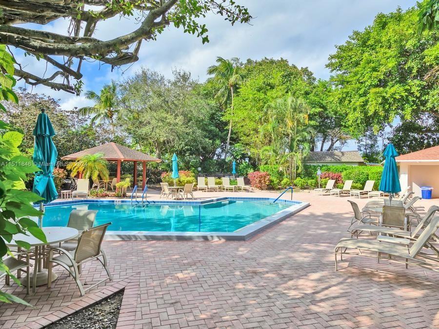2751 N Palm Aire Dr #410