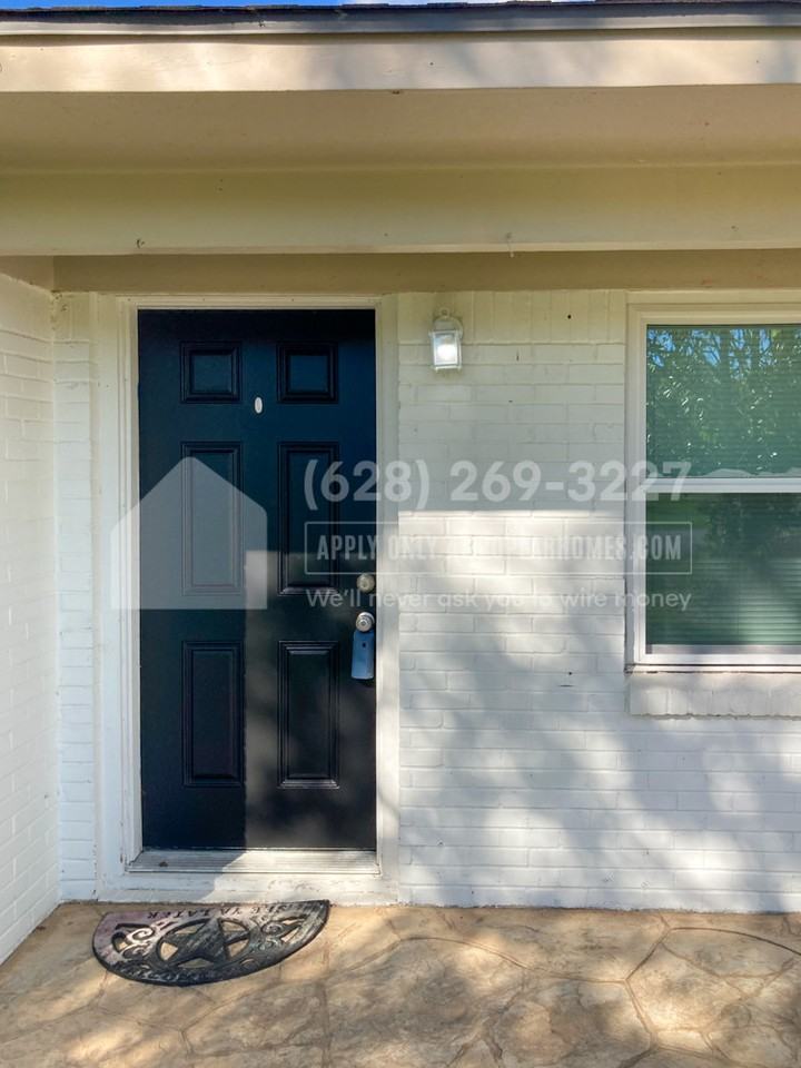 402 S Blackwell St - Photo 2 of 26