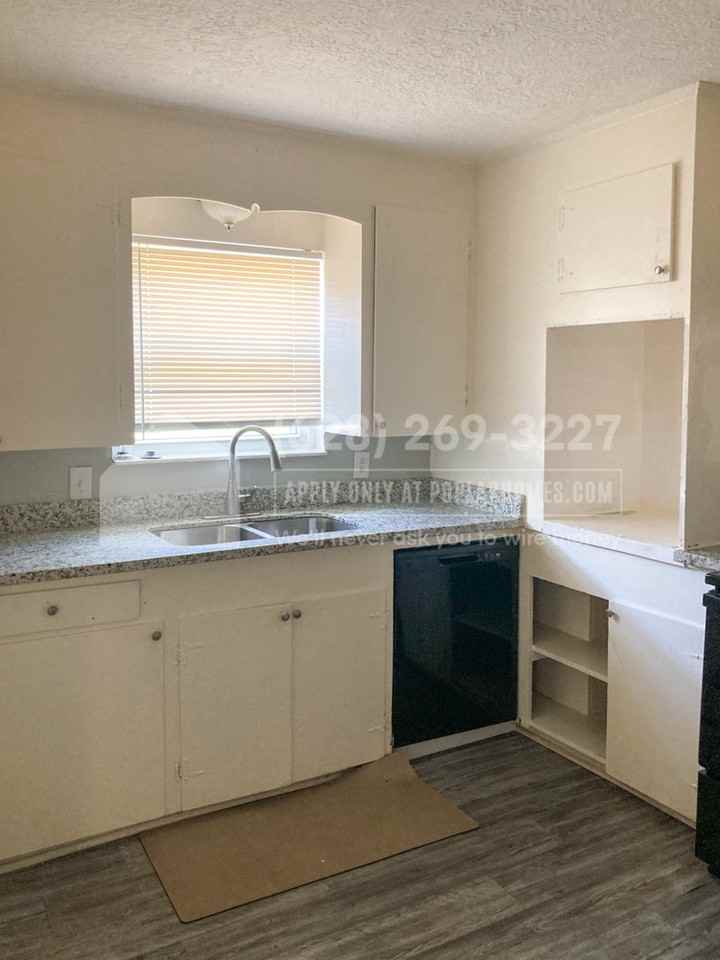 402 S Blackwell St - Photo 3 of 26