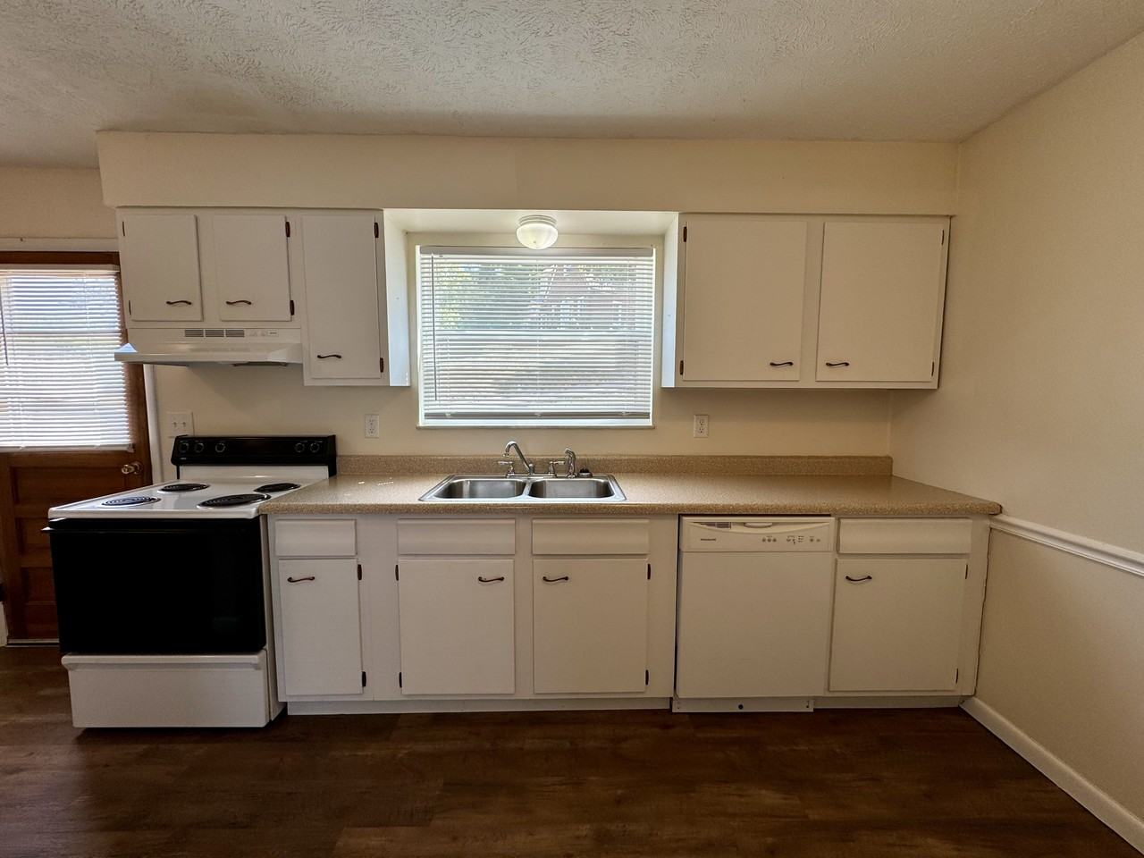 1574 Main St #2 - Photo 5 of 12