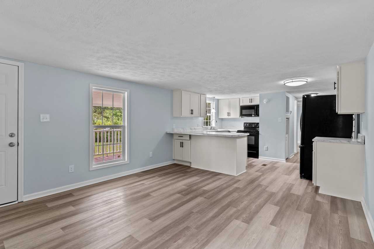 2061 Center Ct Sw #NA - Photo 4 of 24