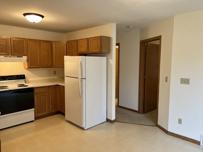 1095 Heritage Court - Photo 2 of 13