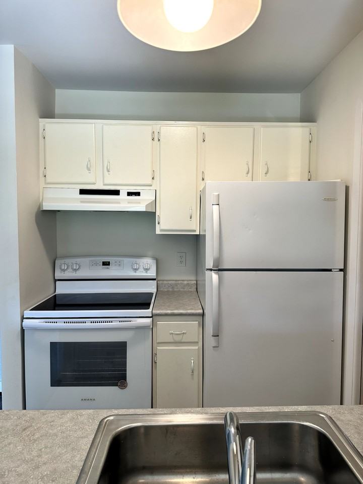 833 Bloomfield Village Blvd ##A - Photo 3 of 11