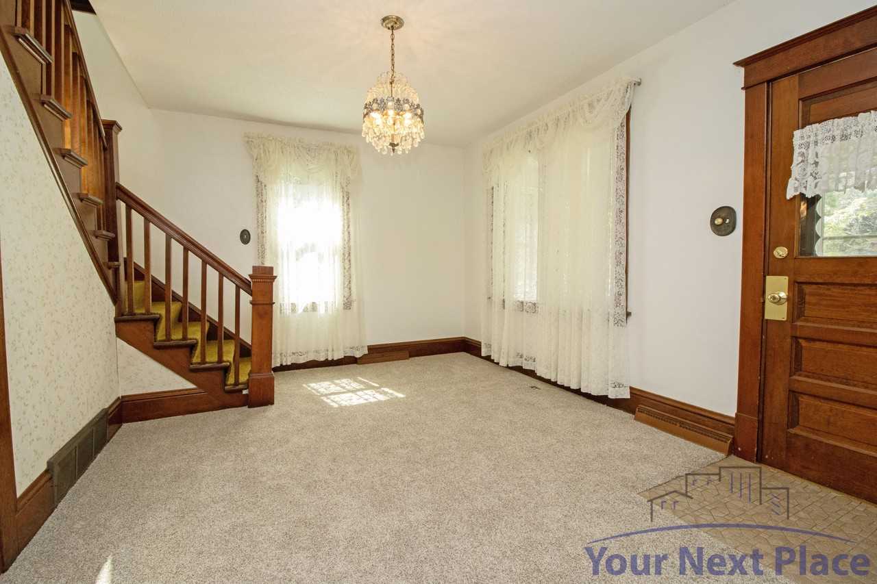 814 10th Avenue North - Photo 3 of 27
