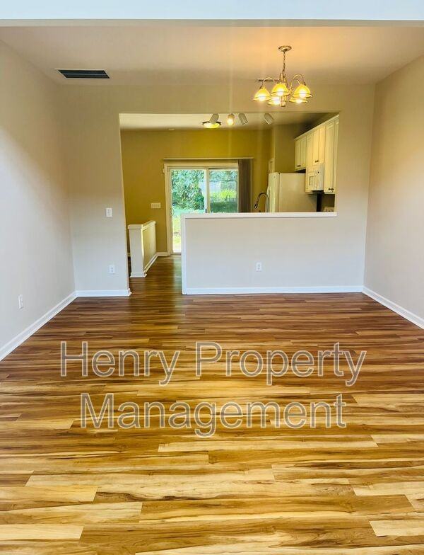 200 Berlin Way - Photo 3 of 18