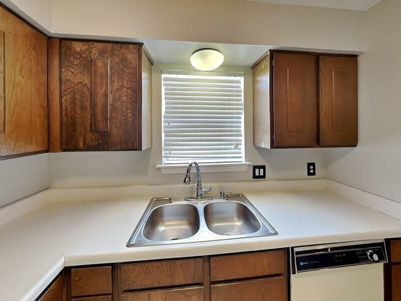 931 Roaring Springs Rd - Photo 4 of 11