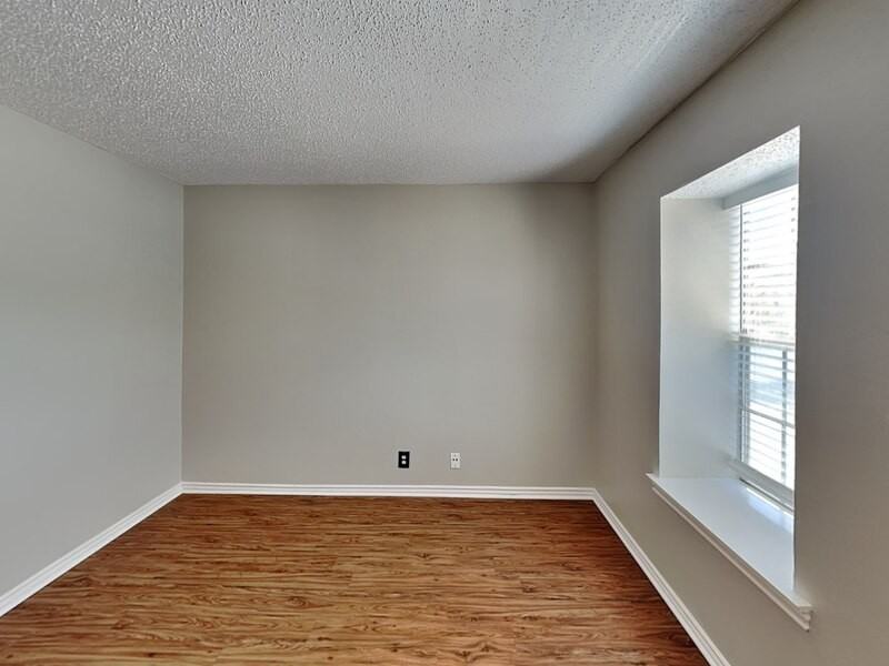 931 Roaring Springs Rd - Photo 6 of 11