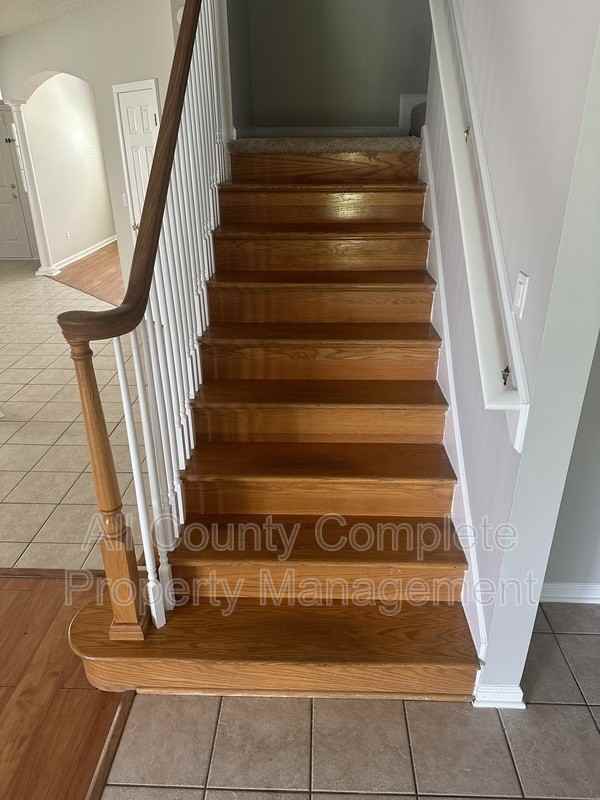 3790 Pondview St - Photo 3 of 27