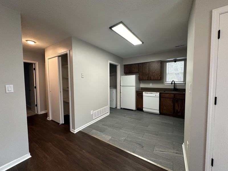 1301 E 25th Ter - Photo 3 of 10