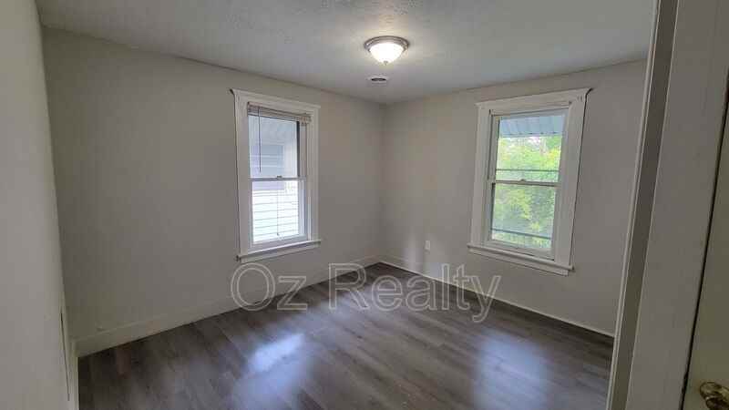 2358 Putnam St - Photo 3 of 8