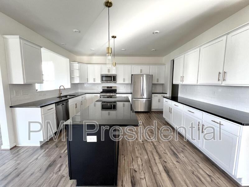 15606 Wolfboro Rd - Photo 3 of 20