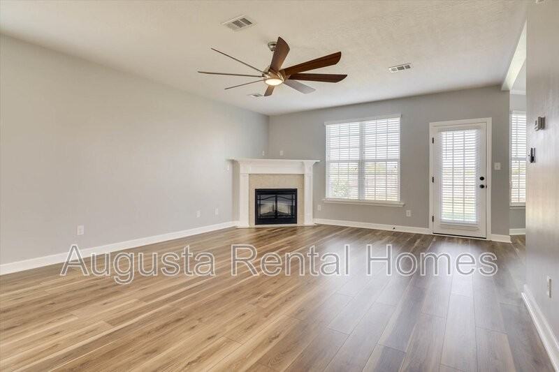 1015 Rosland Cir - Photo 7 of 50