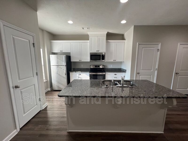 723 Tarvin Cir #723 - Photo 2 of 12