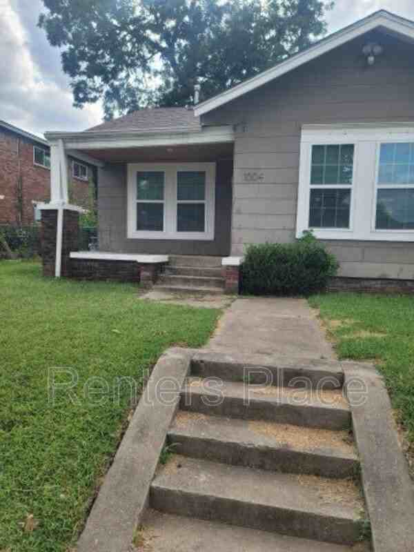 1004 S Quincy Ave - Photo 2 of 9