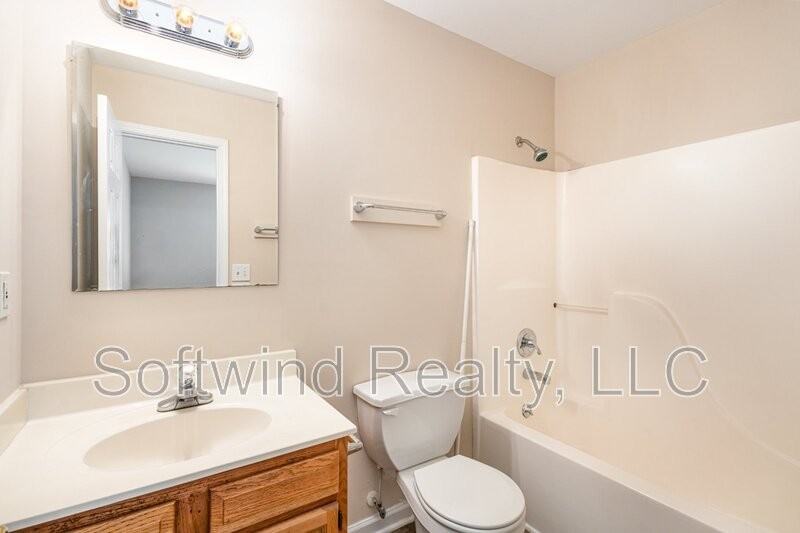 1215 Summer St - Photo 2 of 19