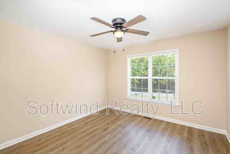 1215 Summer St - Photo 3 of 19