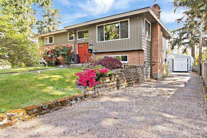 2215 Ne 10th St - Photo 2 of 23