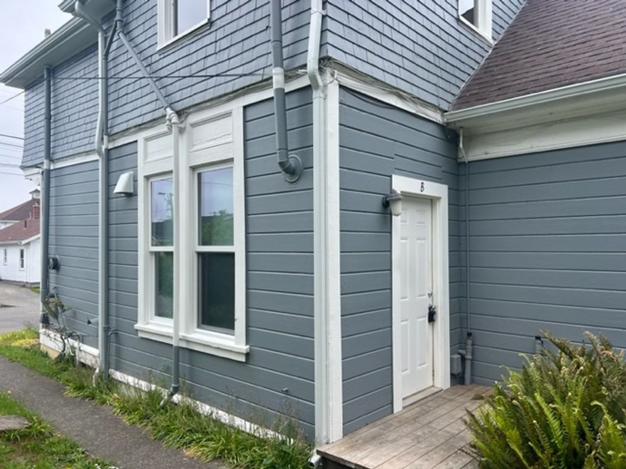 813 C ST - Photo 3 of 16