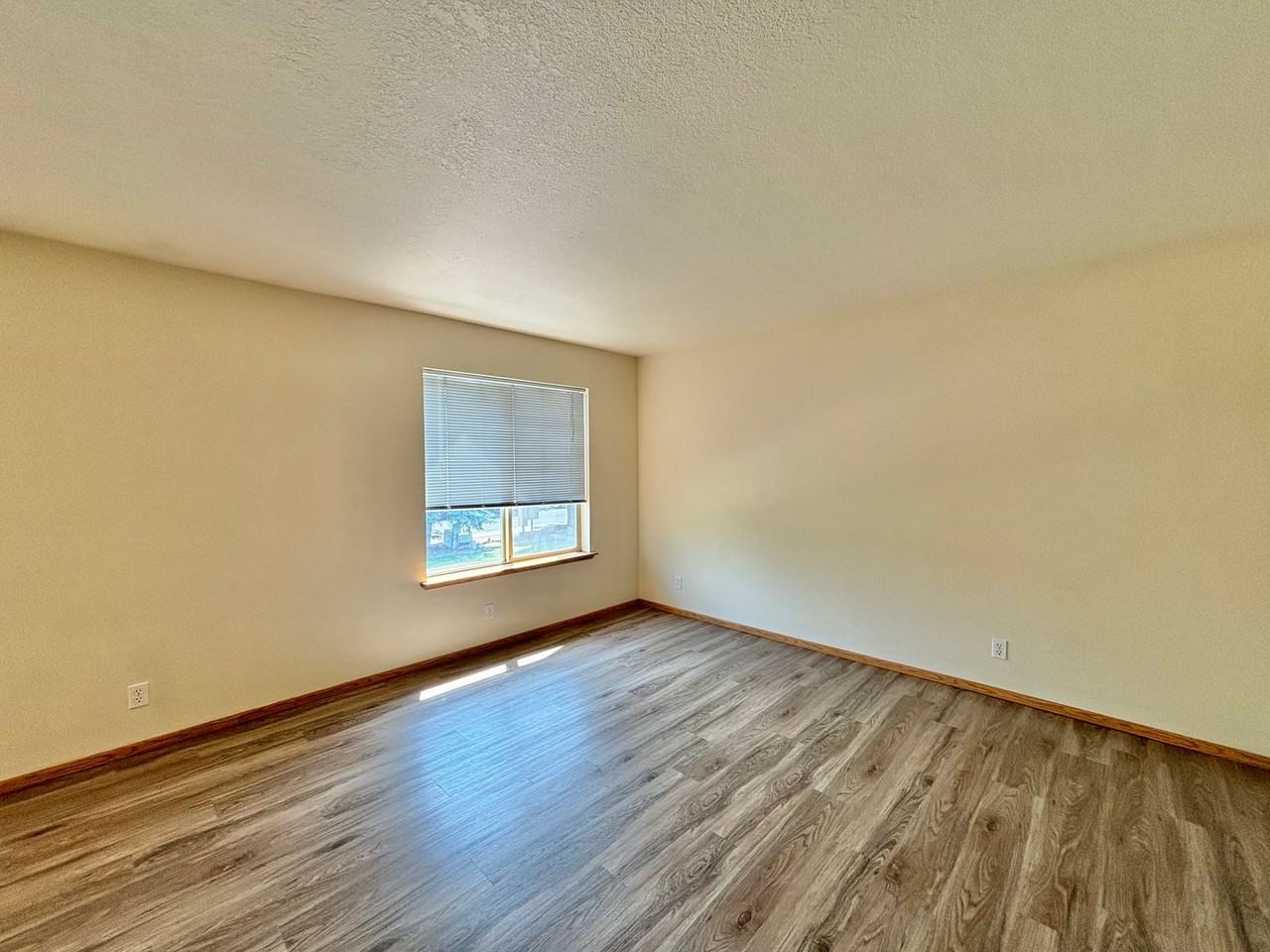 20-694 - Photo 3 of 21