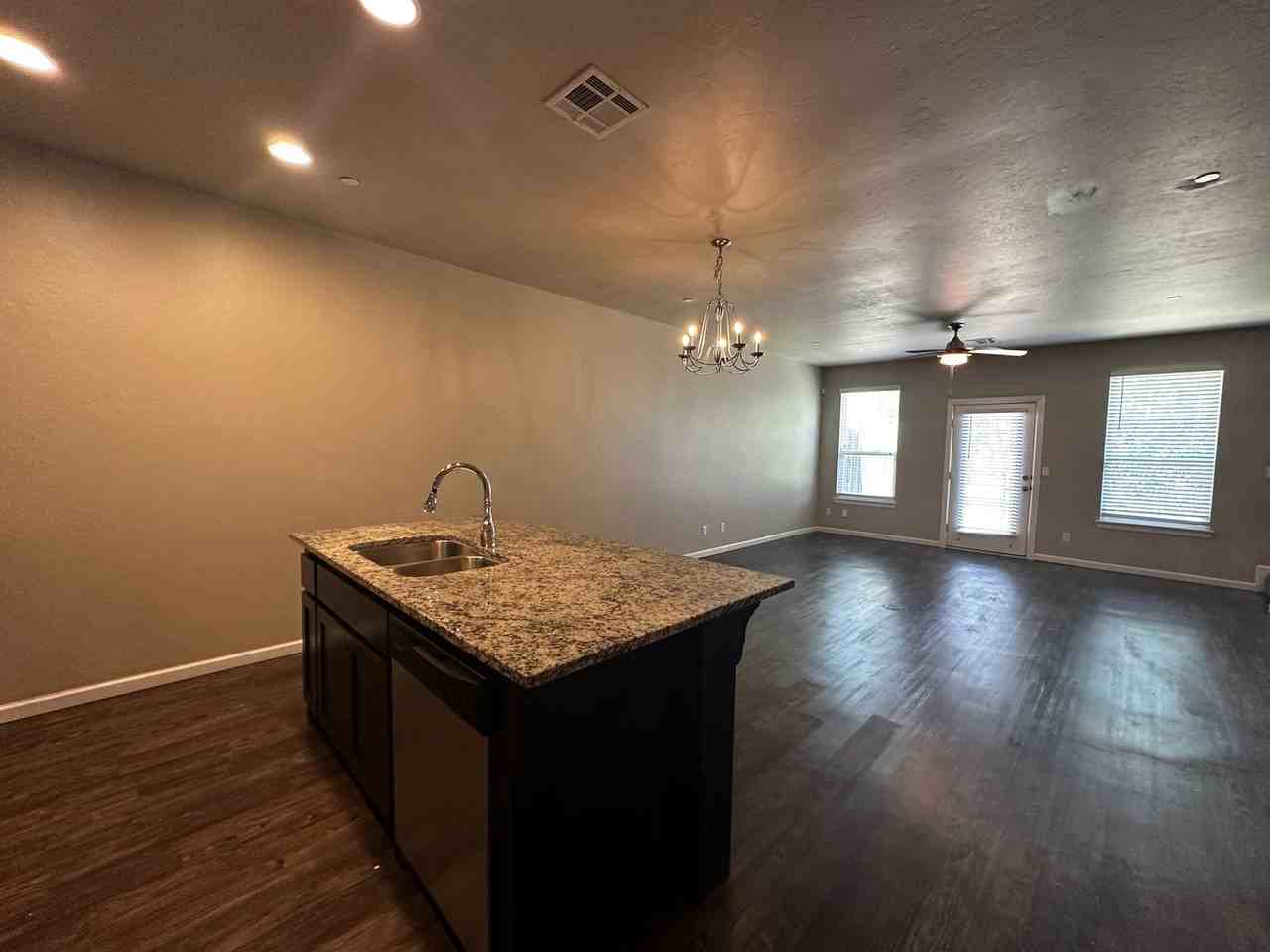 745 Sw 14th St - Photo 3 of 36