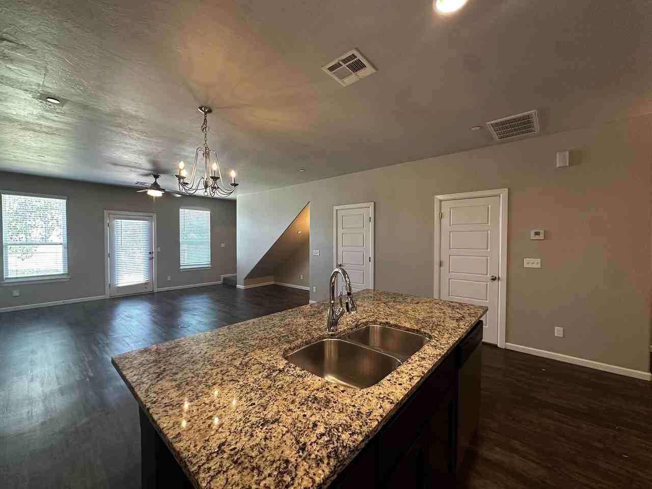 745 Sw 14th St - Photo 4 of 36
