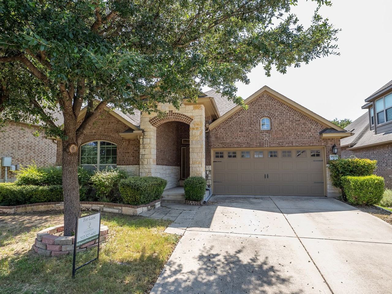 9509 Sydney Marilyn Ln - Photo 3 of 27