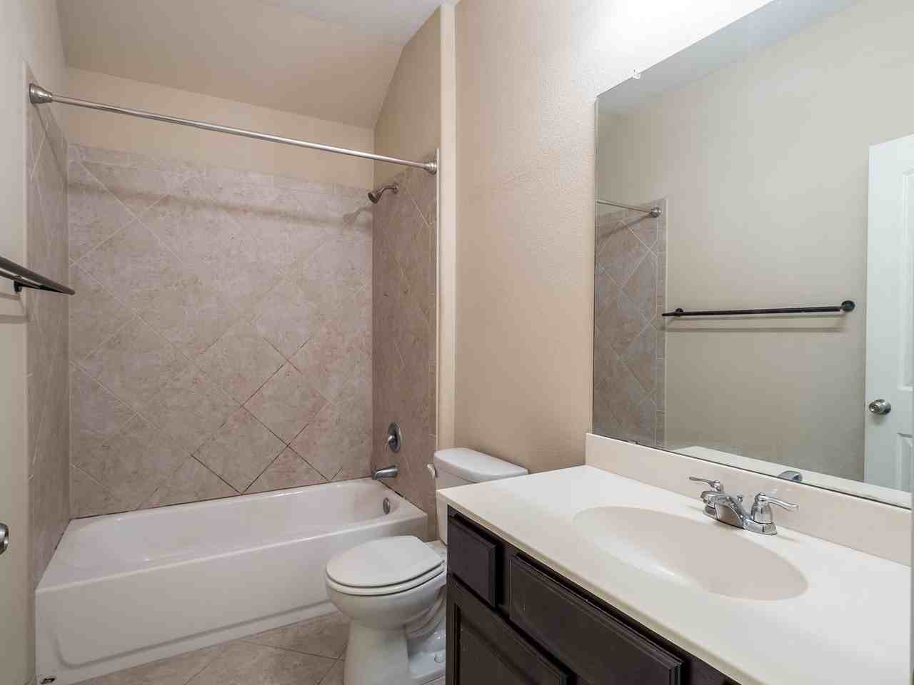 9509 Sydney Marilyn Ln - Photo 5 of 27