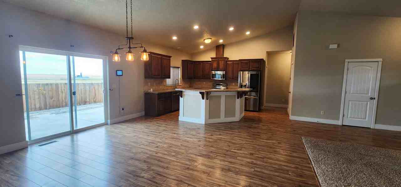 625 A St - Photo 3 of 12