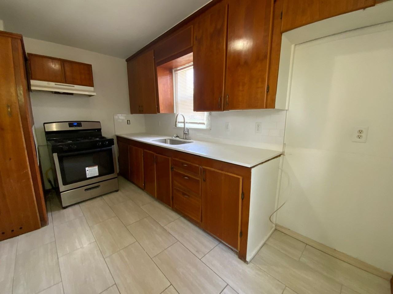 1115 Ne 19th St - Photo 2 of 22