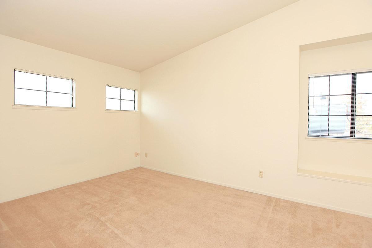 Laurelwood West Villas - Photo 4 of 24