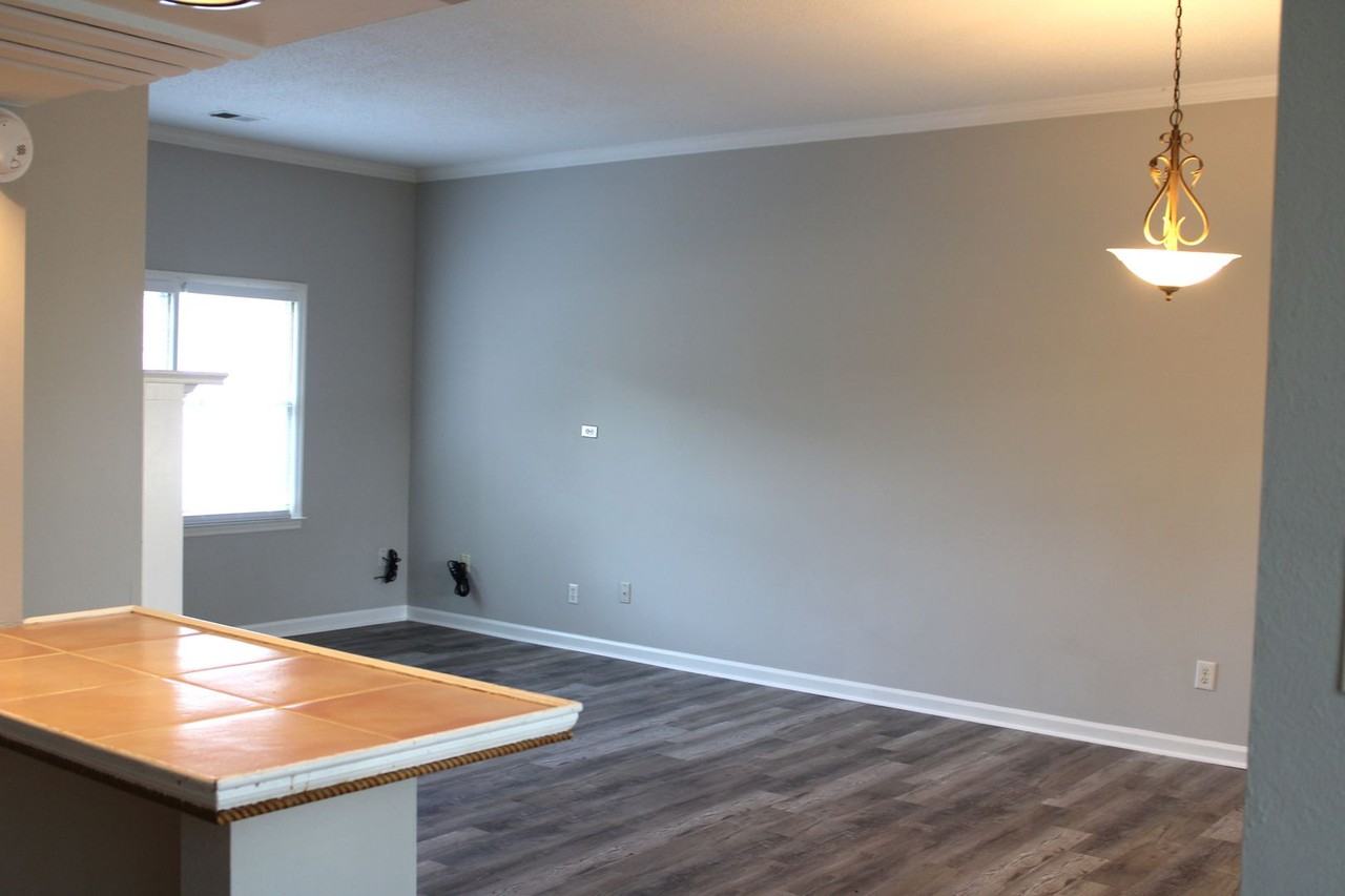 503 Hillsboro Ln - Photo 2 of 10