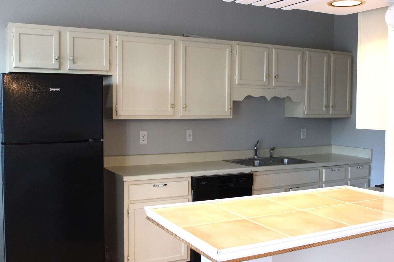 503 Hillsboro Ln - Photo 4 of 10