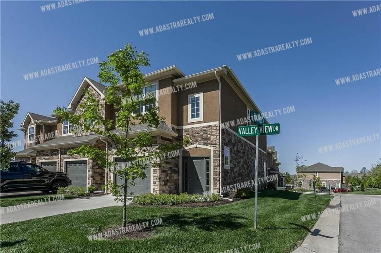 15852 Valleyview Dr - Photo 2 of 26