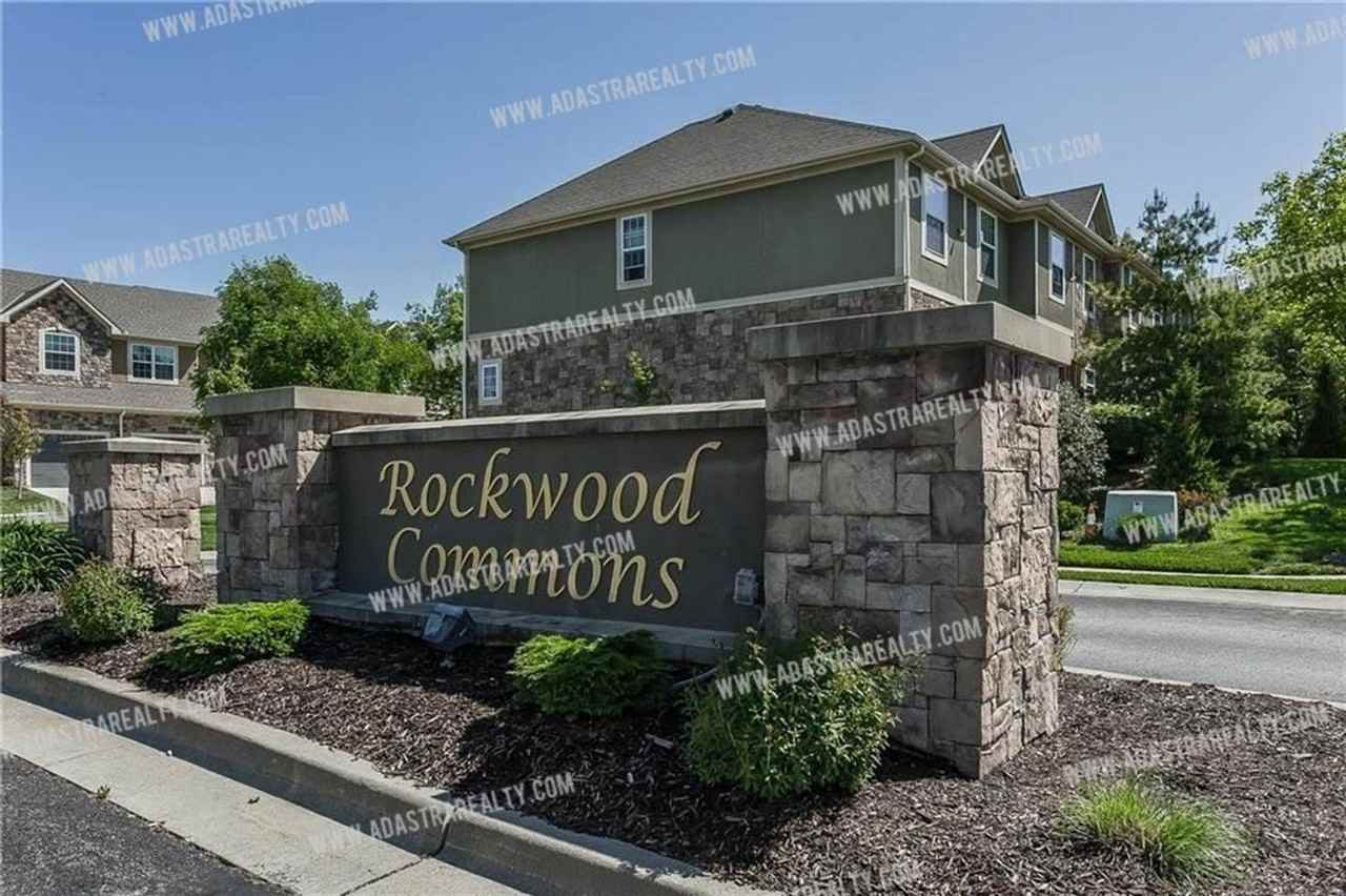 15852 Valleyview Dr - Photo 3 of 26