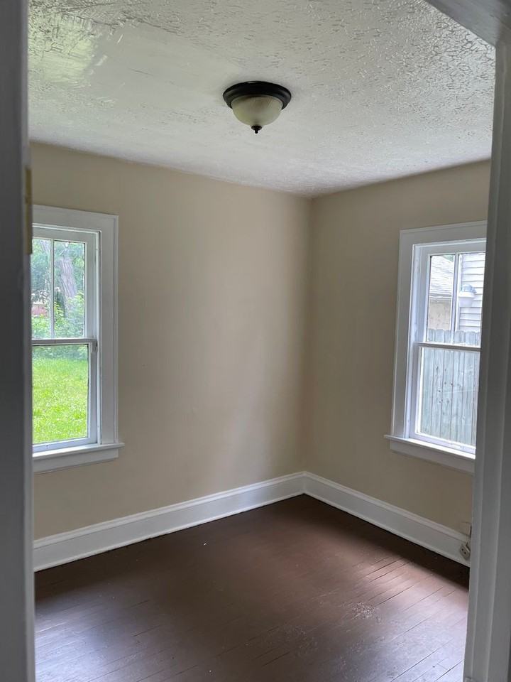 565 Eastland Ave - Photo 2 of 8