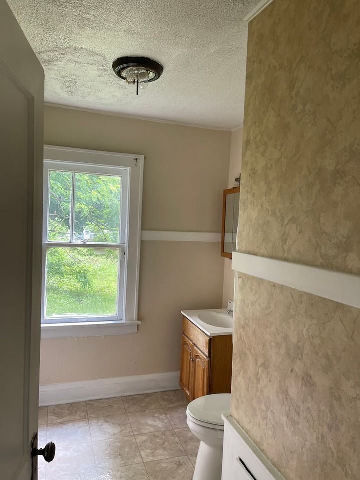 565 Eastland Ave - Photo 3 of 8