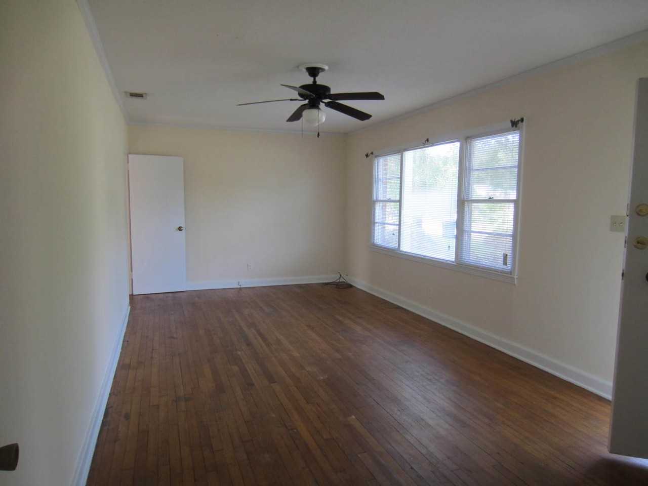 609 S College St - Photo 5 of 5
