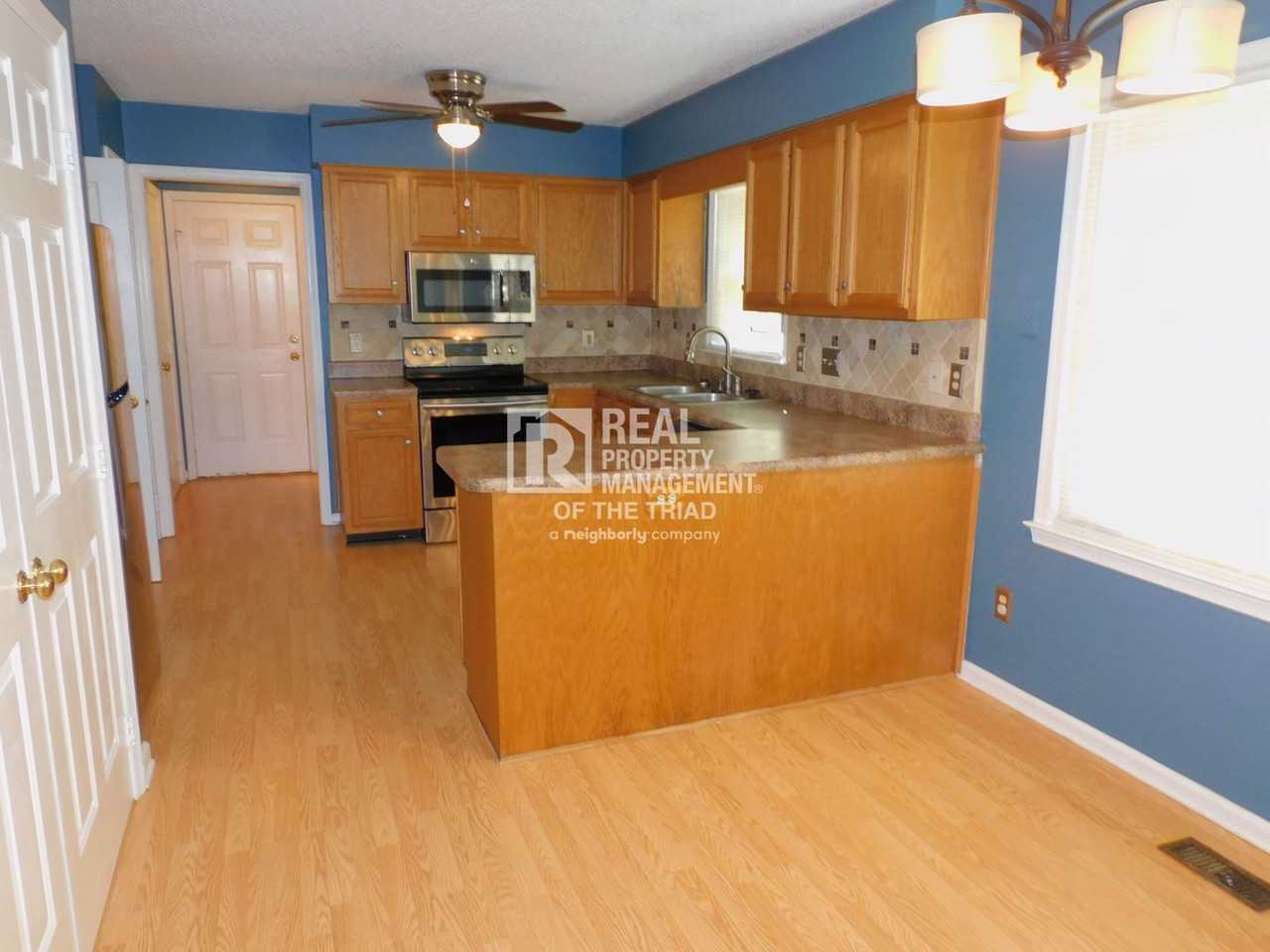 6315 River Hills Dr - Photo 3 of 27