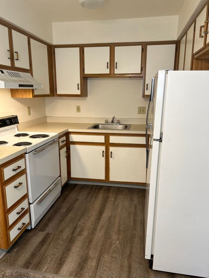 1675 Long Dr - Photo 4 of 11