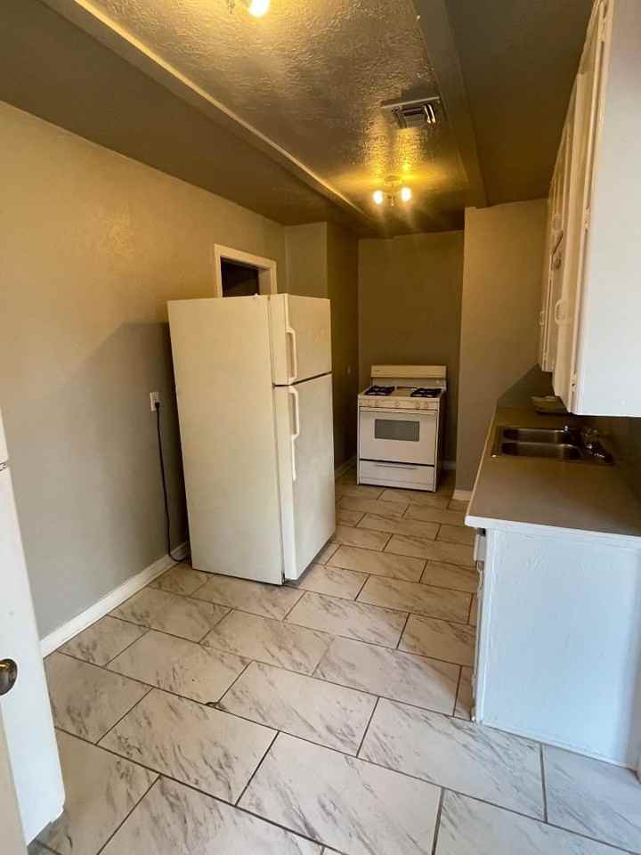 1012 Arkansas St - Photo 3 of 8