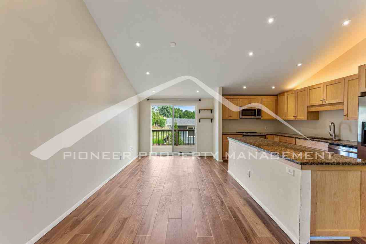 1099 S Johnson Way - Photo 7 of 28