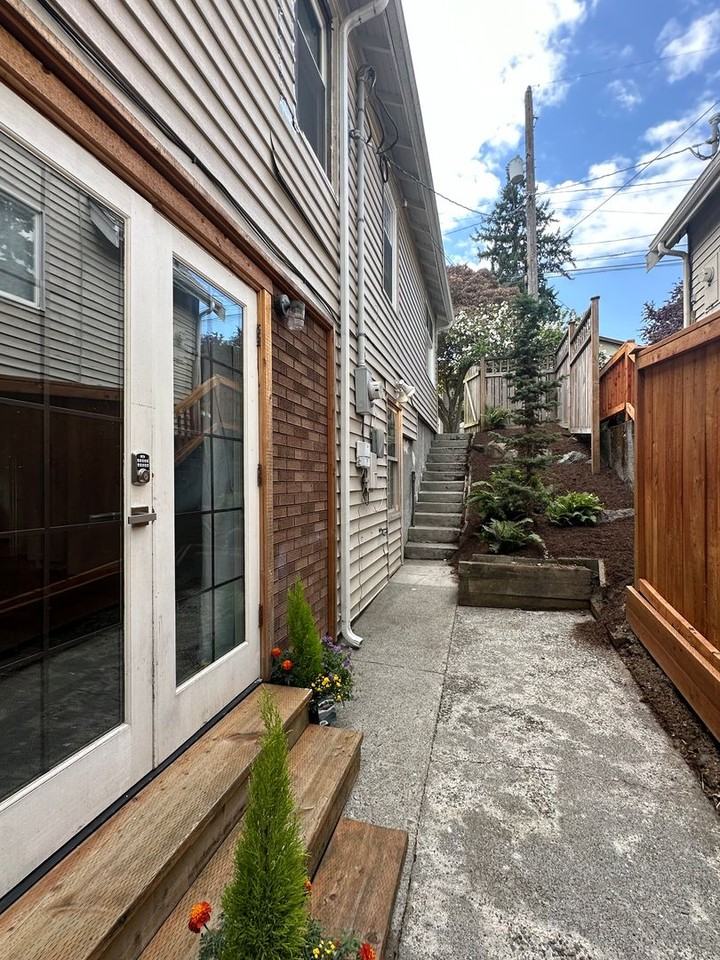 7046 19th Ave Ne - Photo 3 of 36