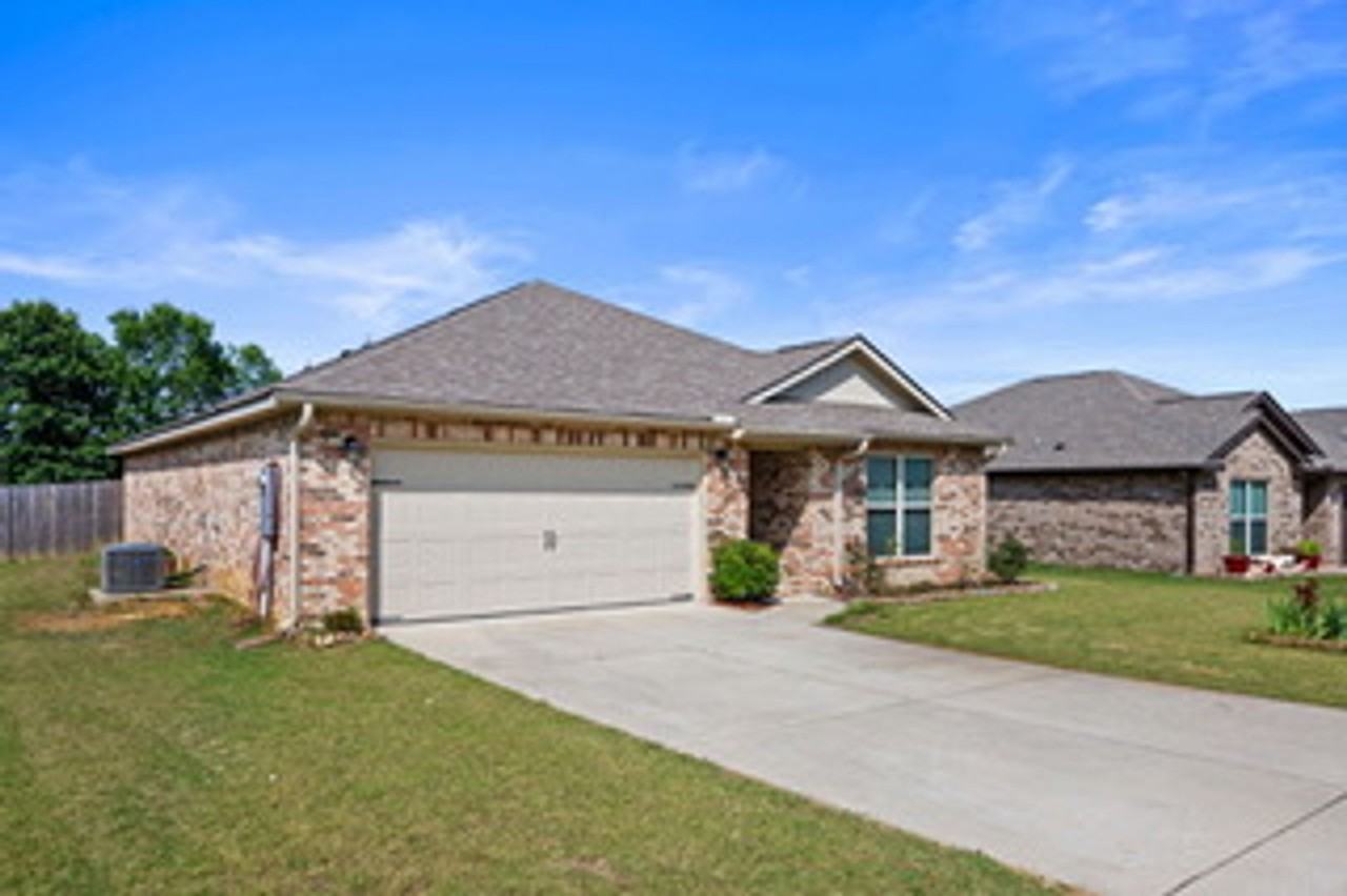 1127 Colonial Dr Sw - Photo 3 of 29