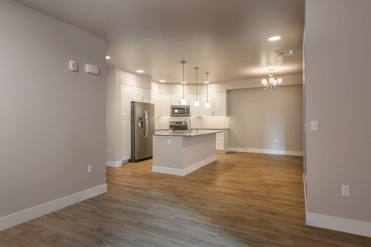 945 Wyoming St - Photo 3 of 22