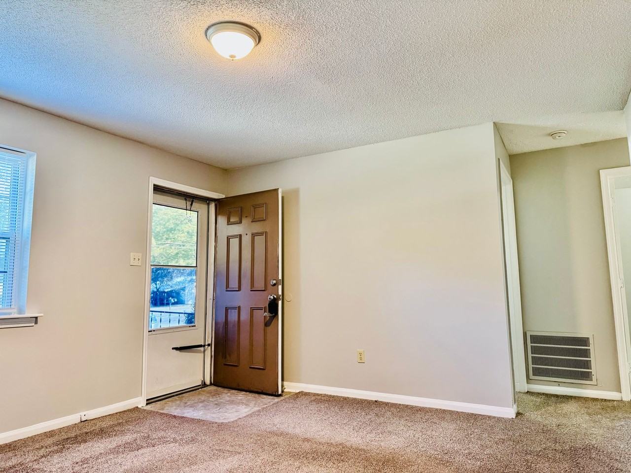 709 W. C St. - Photo 2 of 12