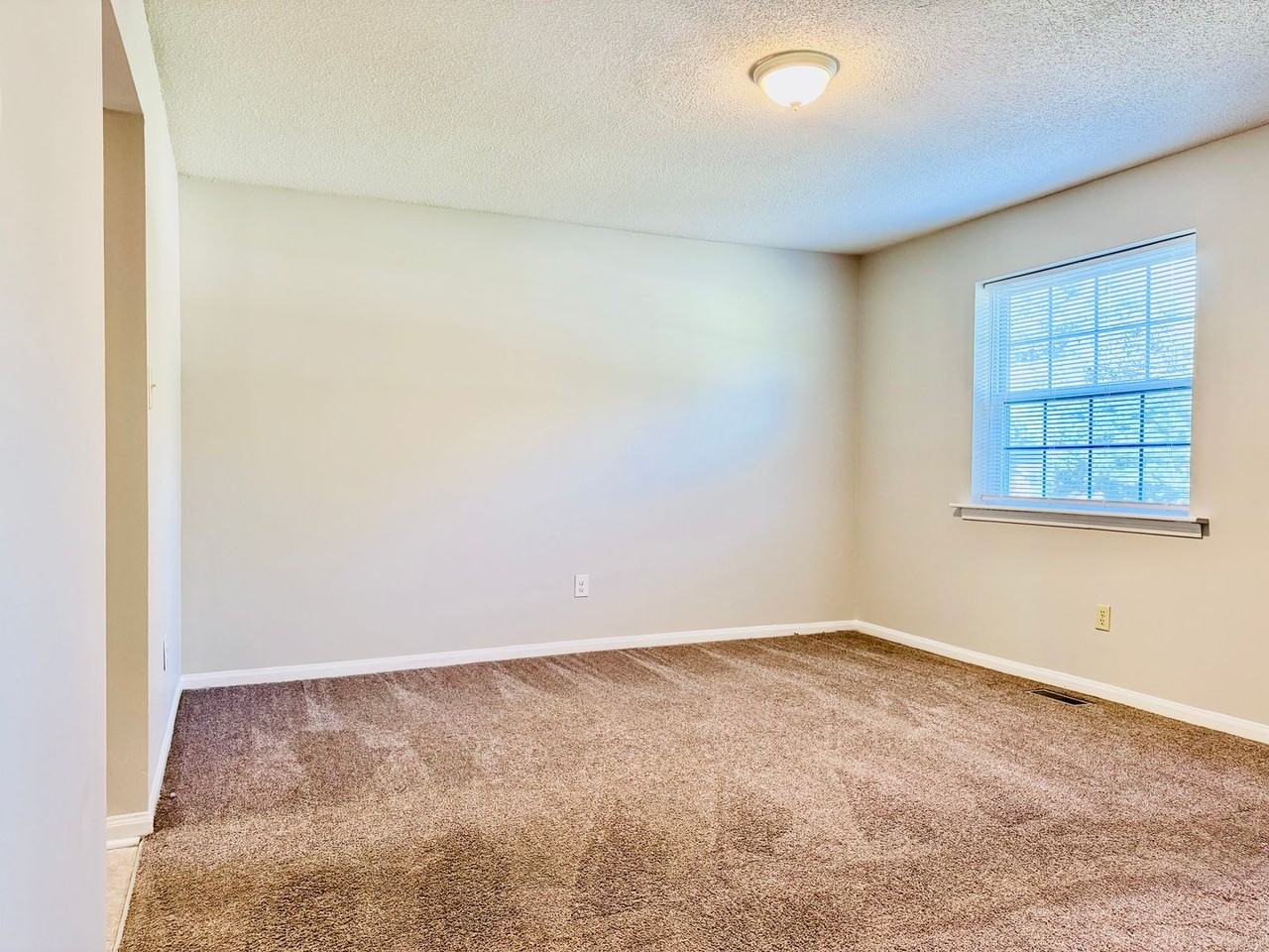 709 W. C St. - Photo 3 of 12