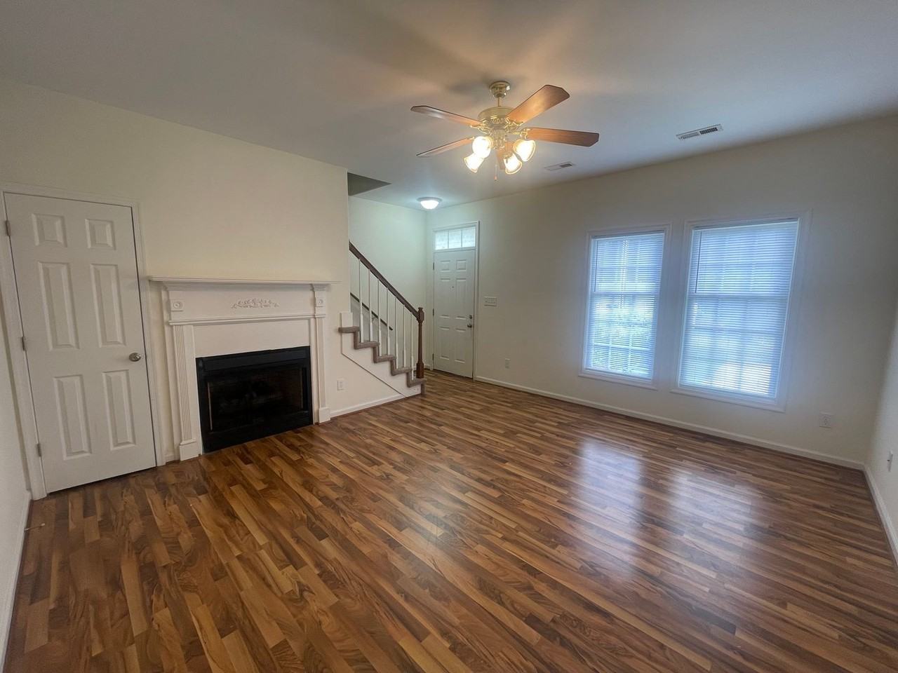 809 Mercury Street - Photo 2 of 10