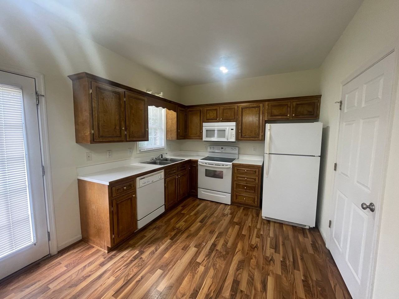 809 Mercury Street - Photo 3 of 10